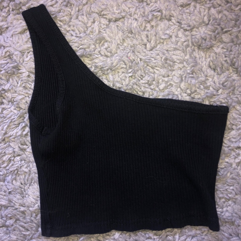 ONE SHOULDER CROP TOP